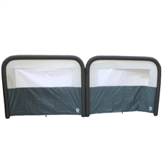 Kaksi osaa mustia, ilmatäytteisiä kehyksiä, läpinäkyvät ikkunat ylhäällä ja harmaat alaosat.