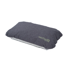 Suorakulmainen, kaareva harmaa tyyny, jossa vaaleanvihreä logo. Kompakti ja kannettava, ihanteellinen matkalle.